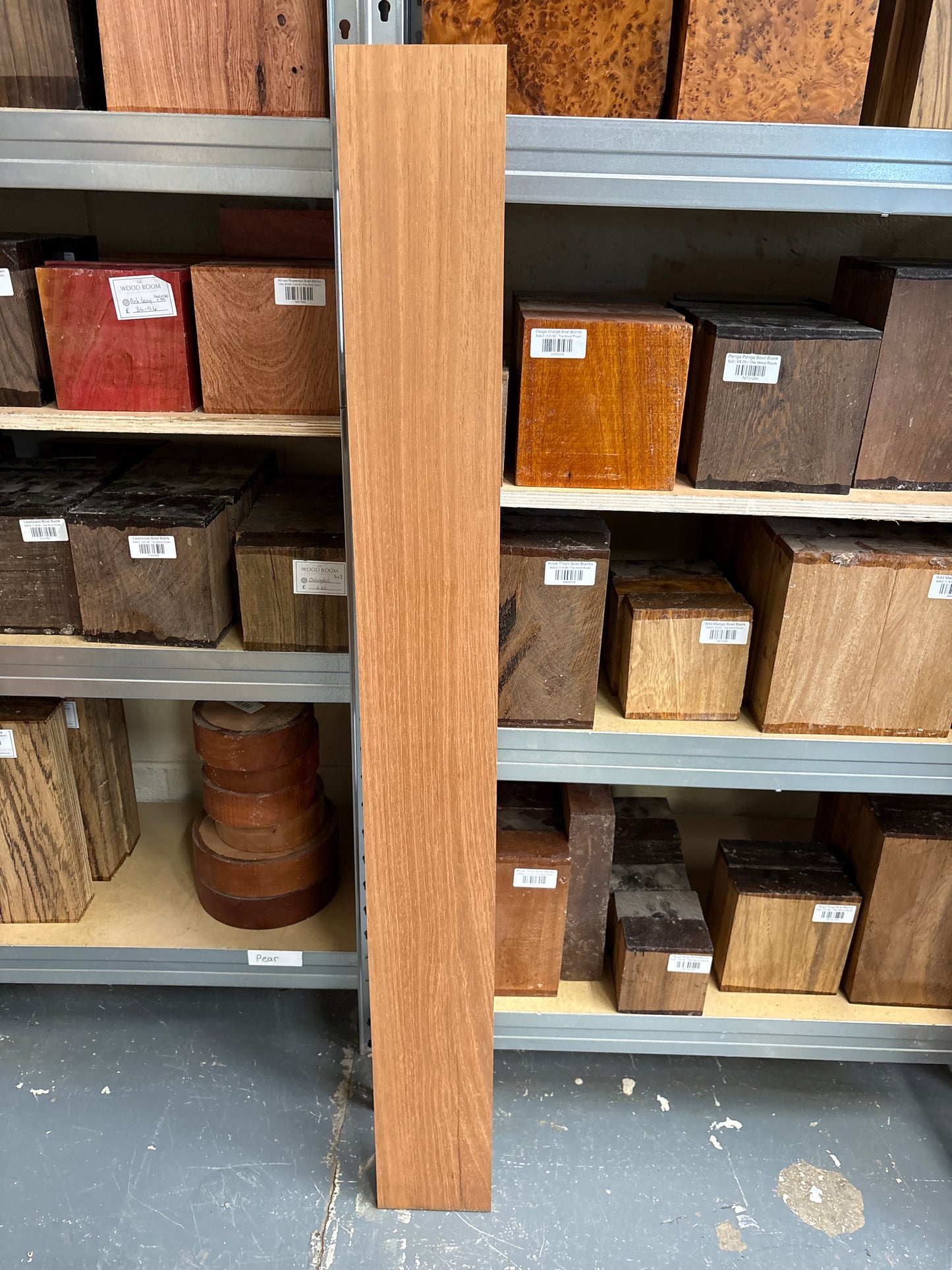 Spanish Cedar SC03 — 1210x135x17mm