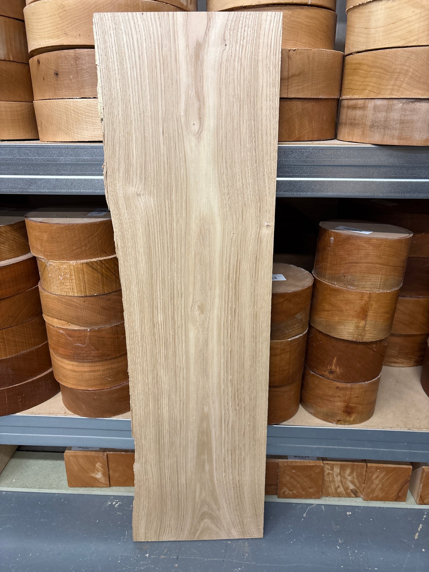 Sweet Chestnut CHE04 — 760x190avg x25mm (Live Edge)