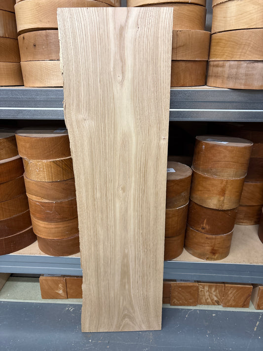 Sweet Chestnut CHE04 — 760x190avg x25mm (Live Edge)