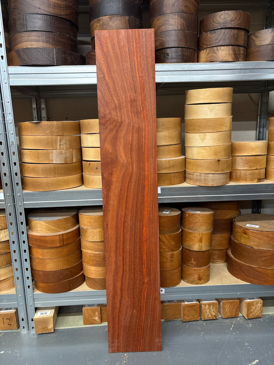 Padauk Plank PAD04 — 1190x200x25mm PAR