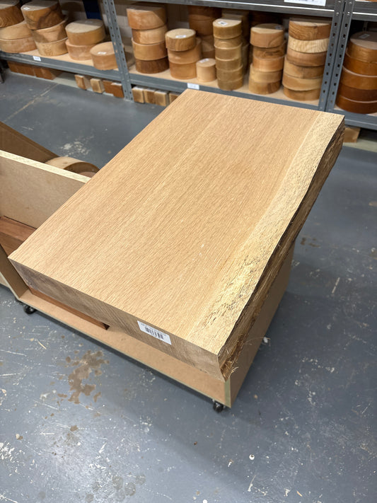 European Oak Chopping Board Blank CBB06 — 555x360avg x72mm Quartersawn (Live Edge)