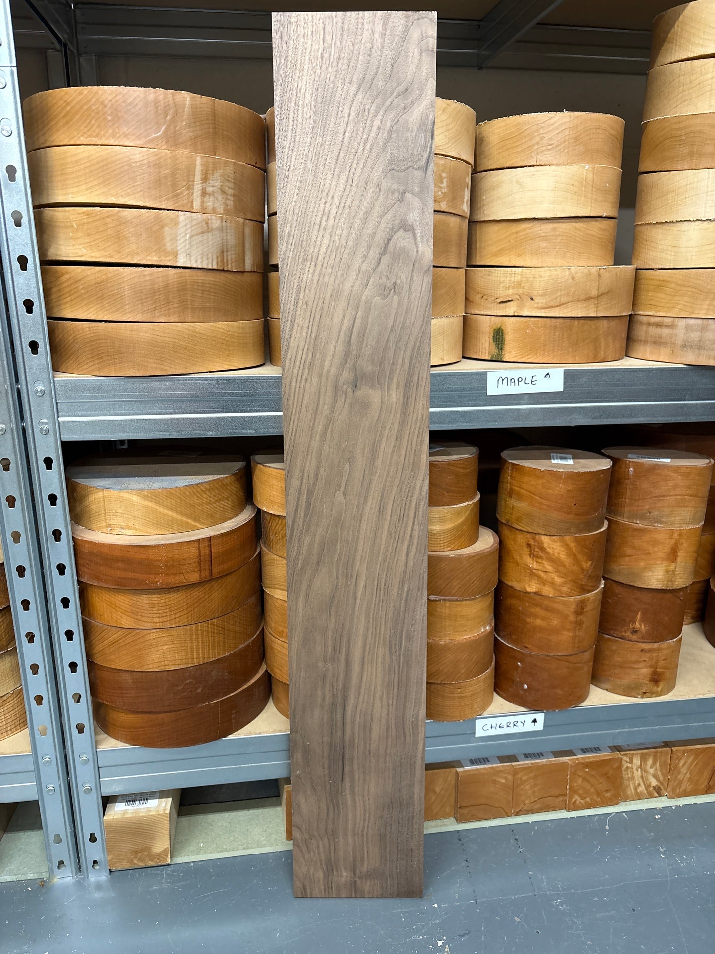 Am. Walnut ABW02 — 955x155x21mm