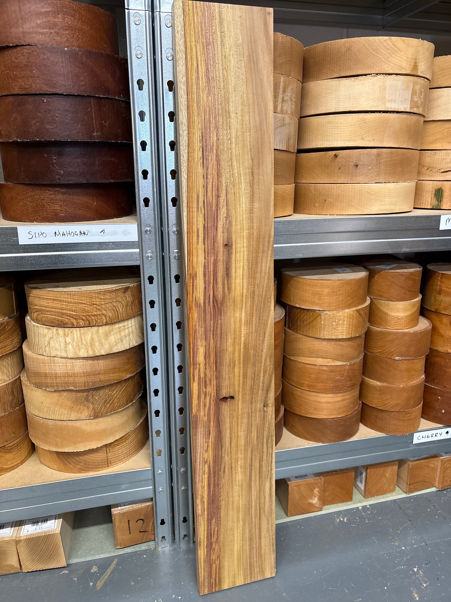 Canarywood CW04 — 910x140x22mm