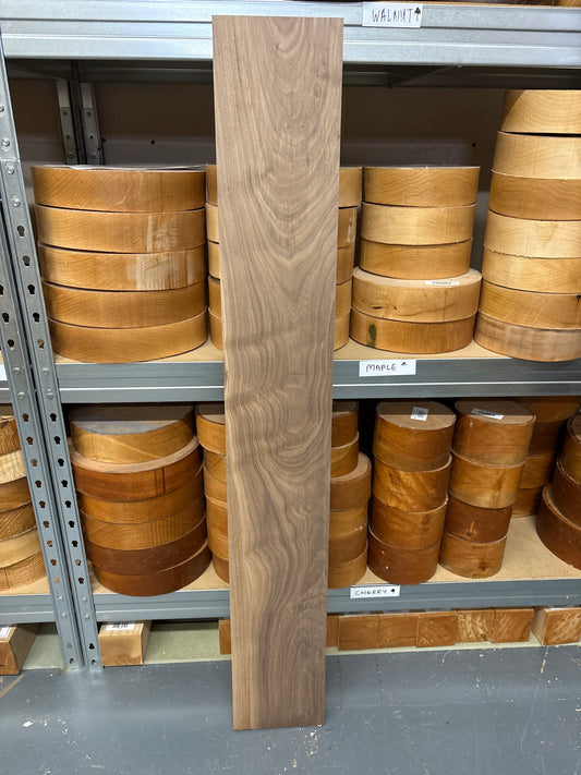 Am. Walnut ABW07 — 1060x155x32mm