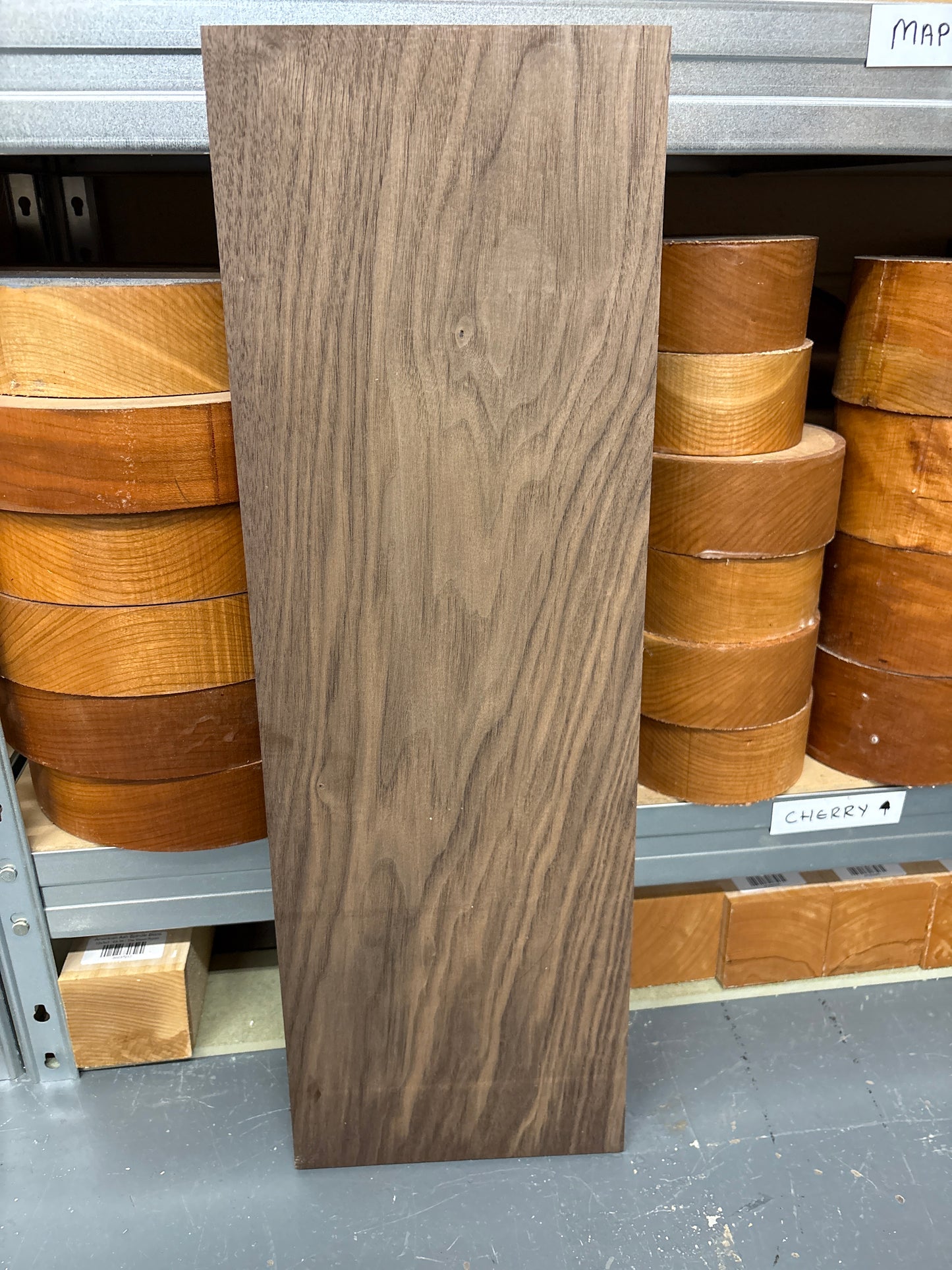 Am. Walnut ABW06 — 600x200x22mm