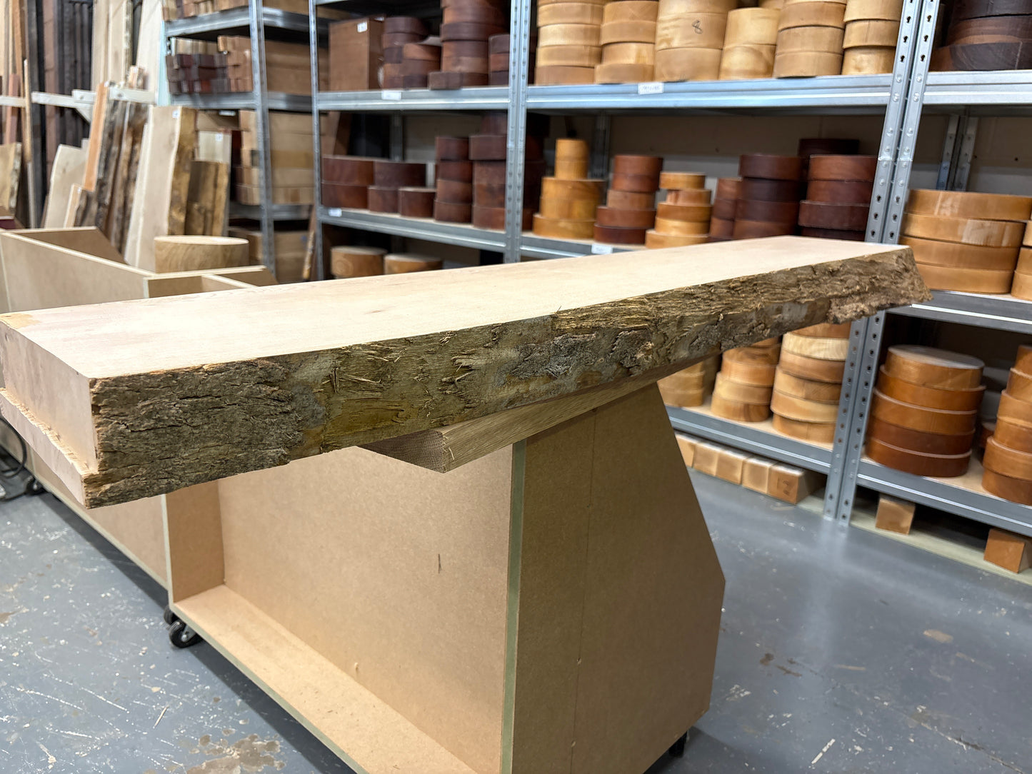 European Ash EASH04 — 1120x210-230x72mm (Live Edge)
