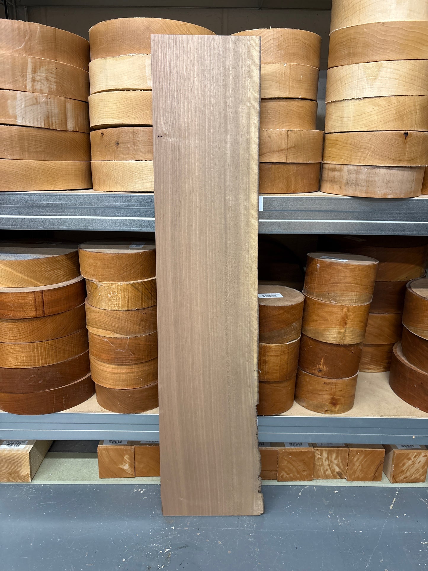 European Walnut EW07 — 860x170-190x28mm (Live Edge)