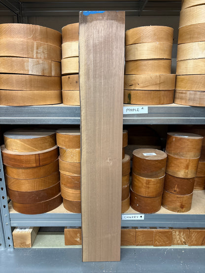 European Walnut EW09 — 900x145-155x28mm (Live Edge)