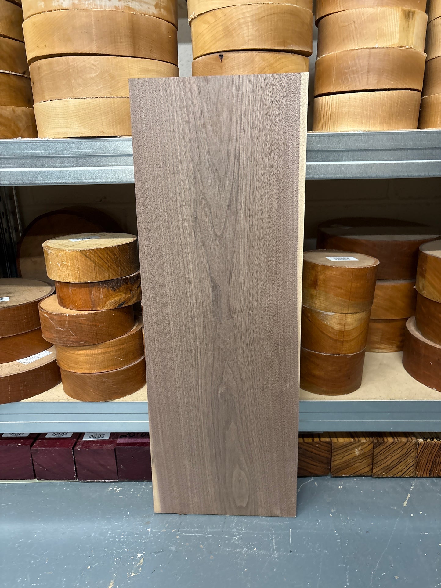 Am Walnut ABW19 — 695 × 244 × 22mm