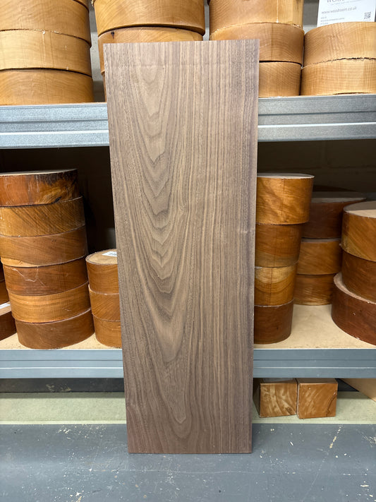 Am Walnut ABW15 — 700 × 230 × 22mm