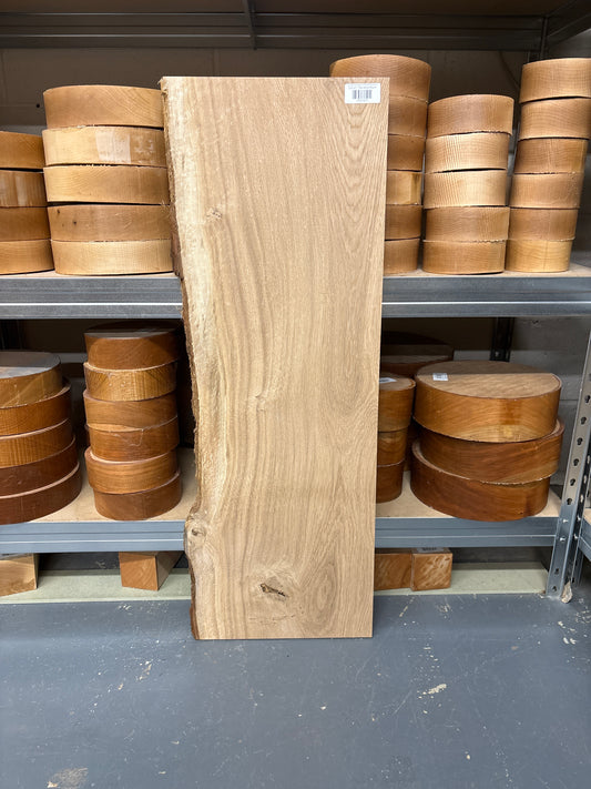European Oak EUO03 — 900x290-320x23mm (Live Edge)