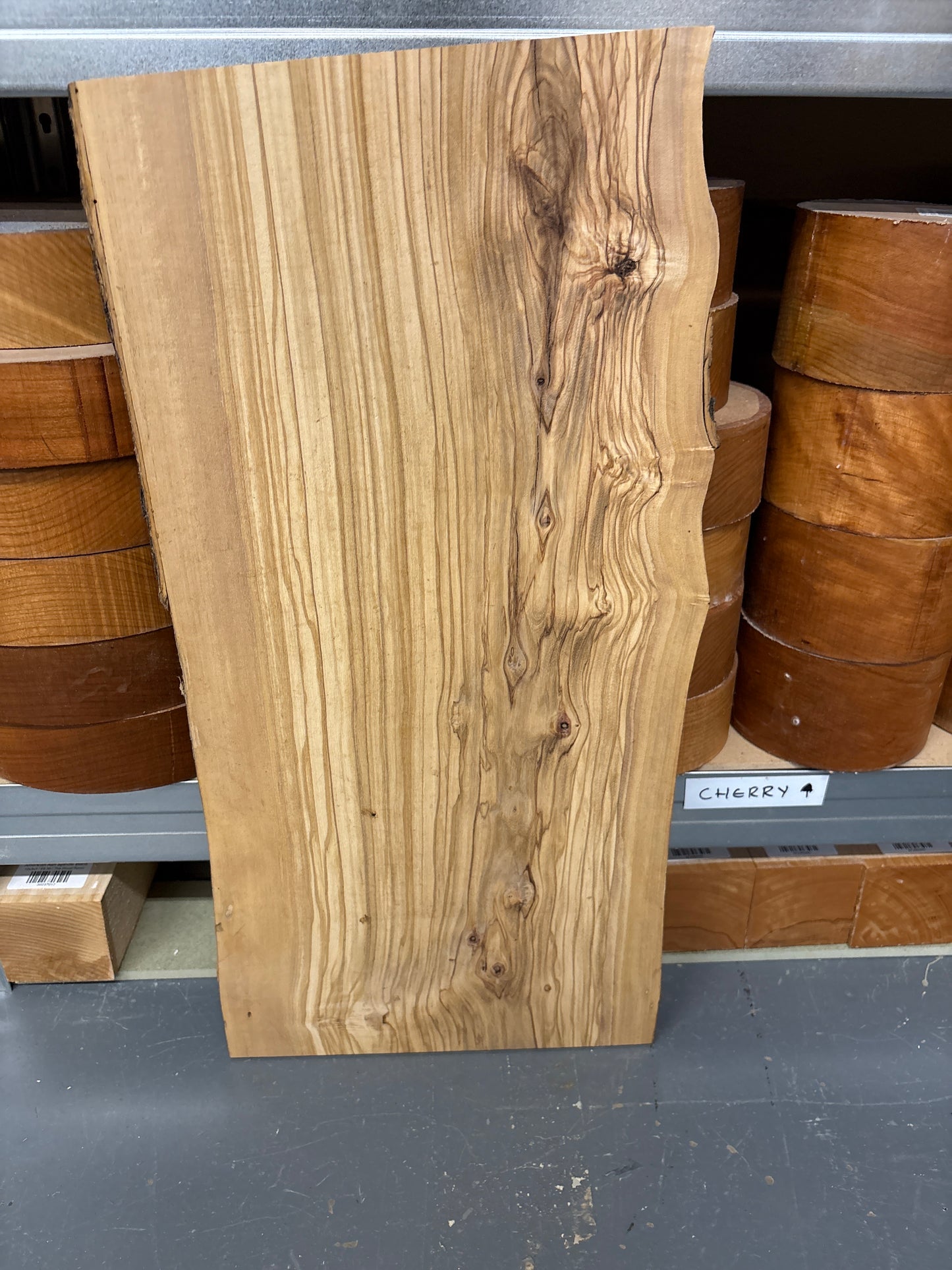Olive Wood OW05 — 560x280x21mm