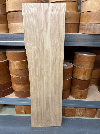 Sweet Chestnut CHE04 — 760x190avg x25mm (Live Edge)