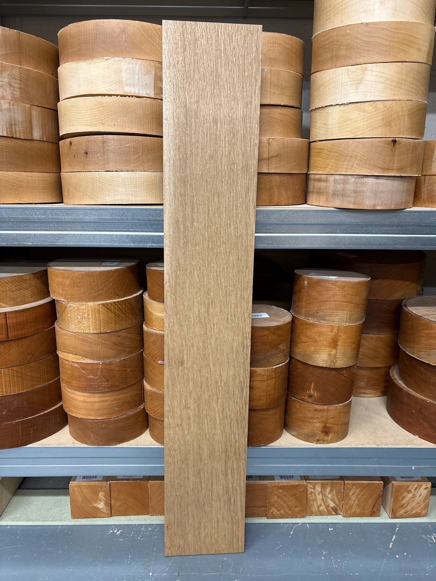 Brown Oak BO01 — 880x145x22mm