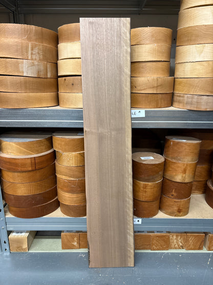 European Walnut EW08 — 900x155-185x28mm (Live Edge)