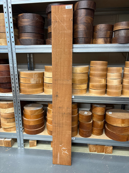 Sapele SAP02 — 1370x170x27mm Sawn