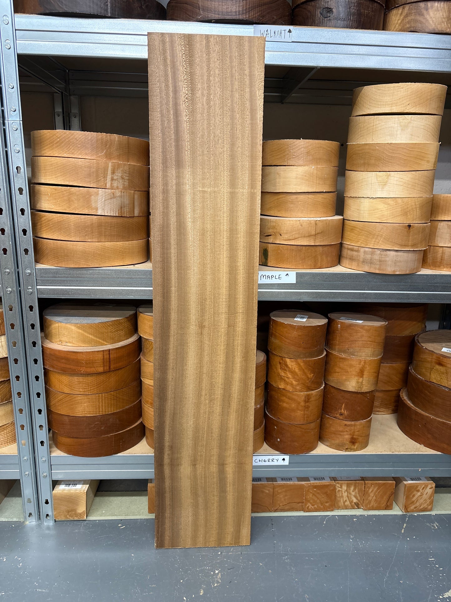African Walnut AFW02 — 1055x215x24mm