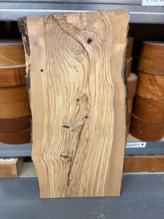 Olive Wood OW04 — 575x280x22mm