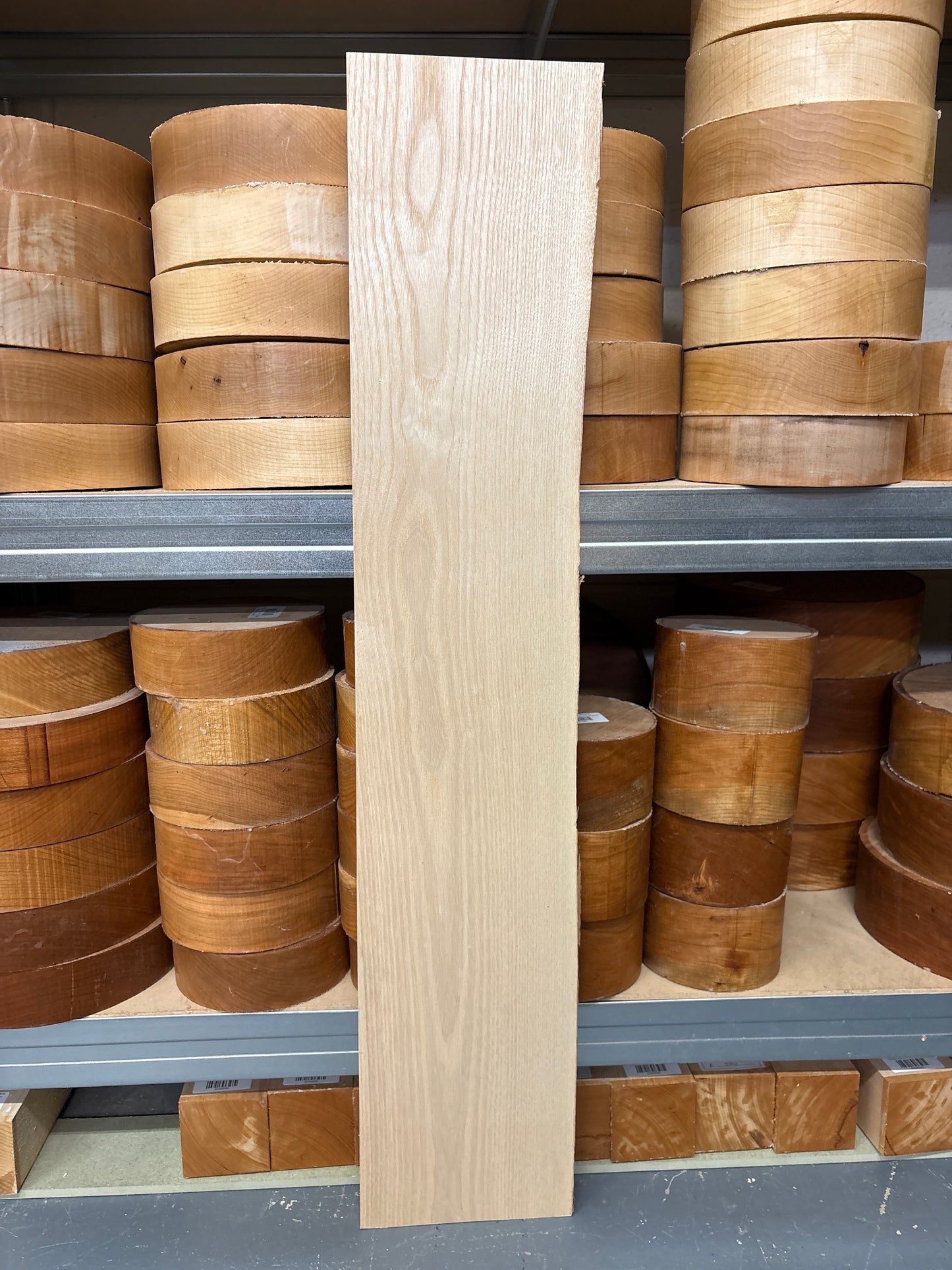 European Ash EASH02 — 905x160-170x26mm (Live Edge)