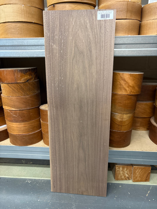 Am Walnut ABW17 — 695 × 232 × 22mm