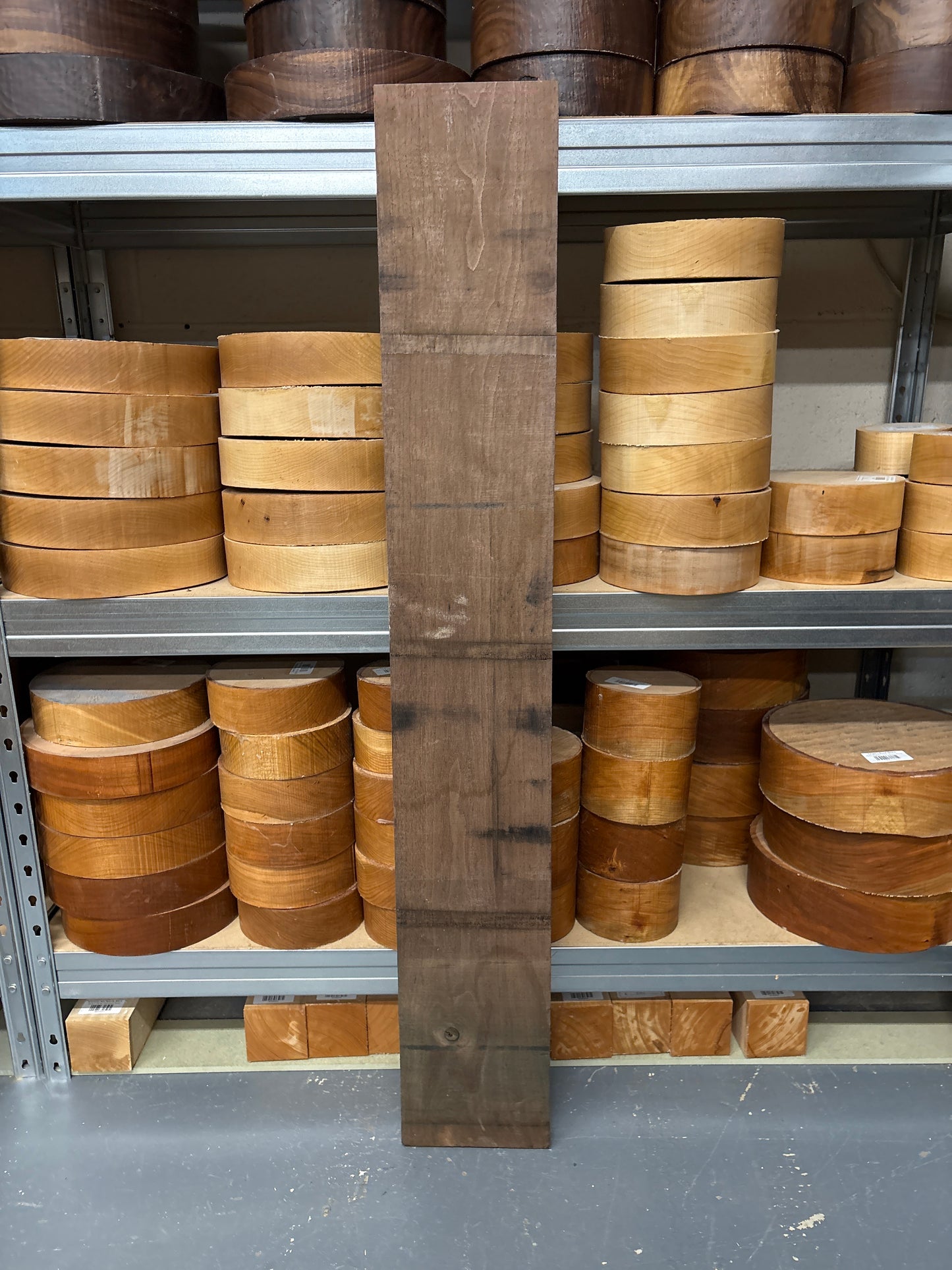 Walnut AWB11 — 1100x165x27mm