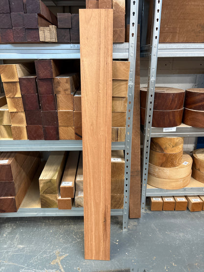 Spanish Cedar SC06 — 1210x135x20mm