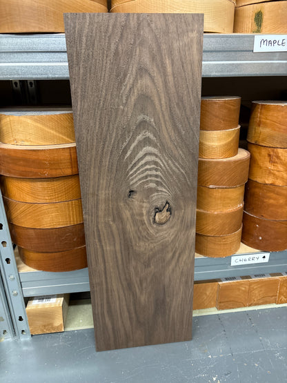 Am. Walnut ABW05 — 645x215x22mm