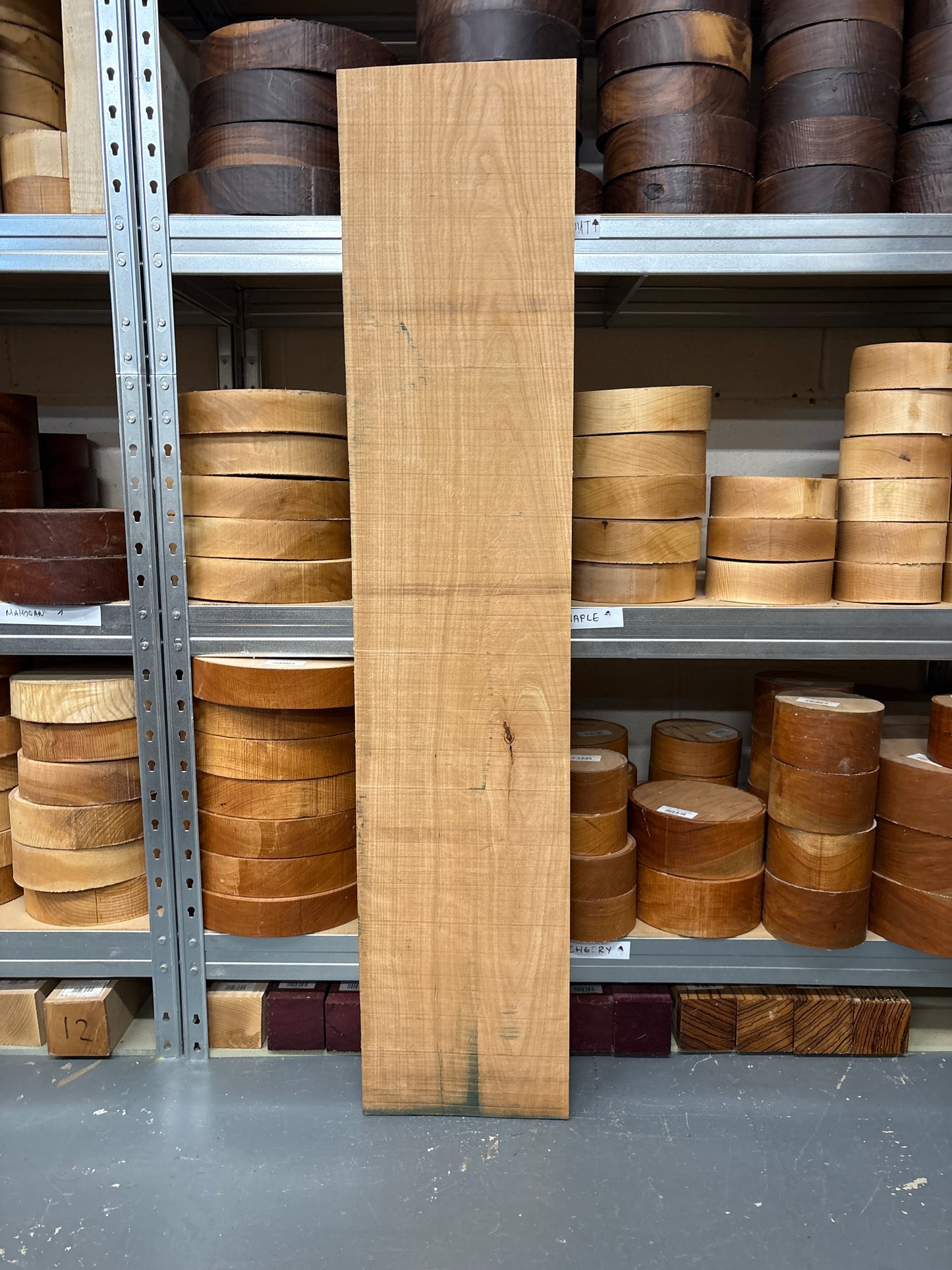 Cherry CHS04 — 1230 × 265 × 27mm Sawn