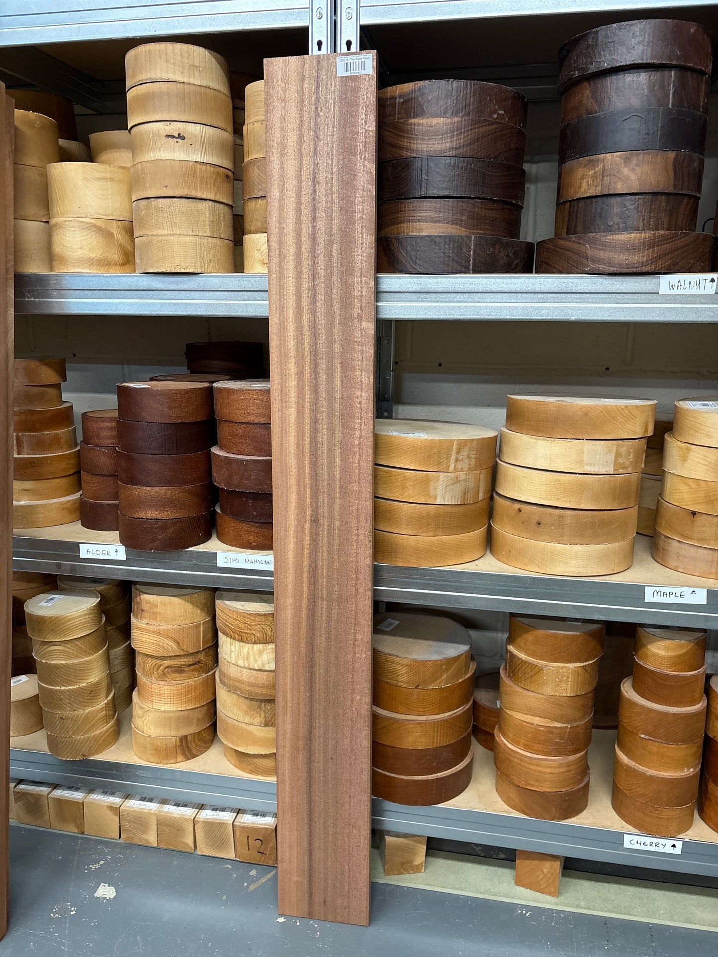 Sapele SAP04 — 1370x170x23mm Planed Faces