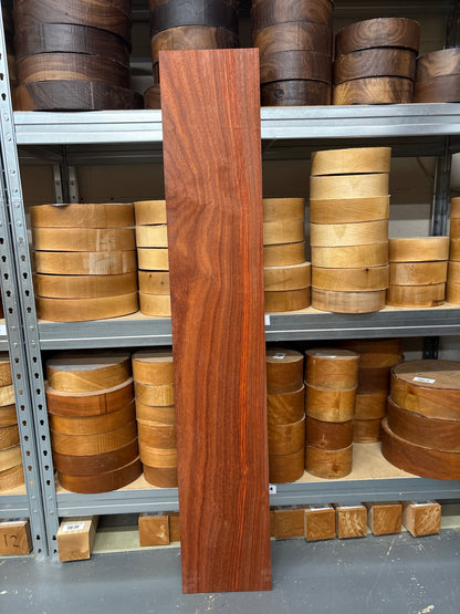 Padauk Plank PAD04 — 1190x200x25mm PAR