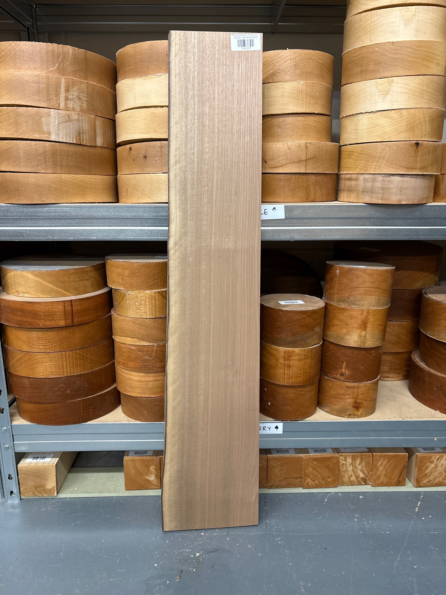 European Walnut EW08 — 900x155-185x28mm (Live Edge)