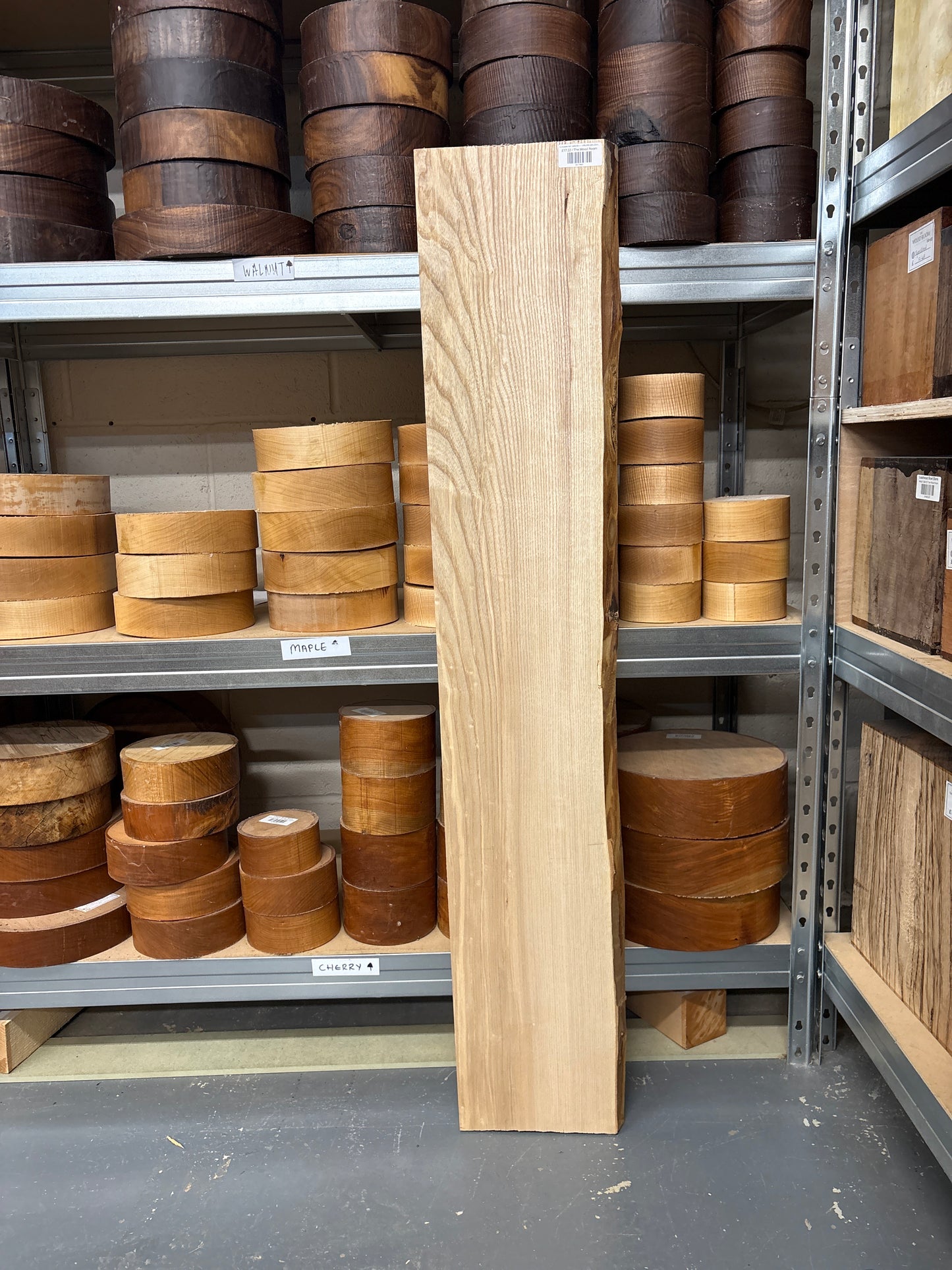 European Ash EASH06 — 1190x200-220x22mm (Live Edge)