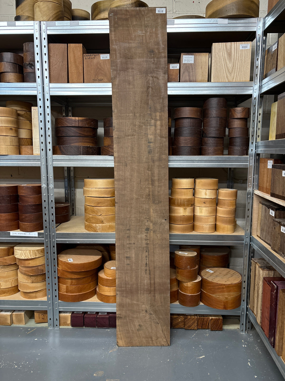 Am Walnut ABWS09 — 1850 × 300 × 26mm Sawn