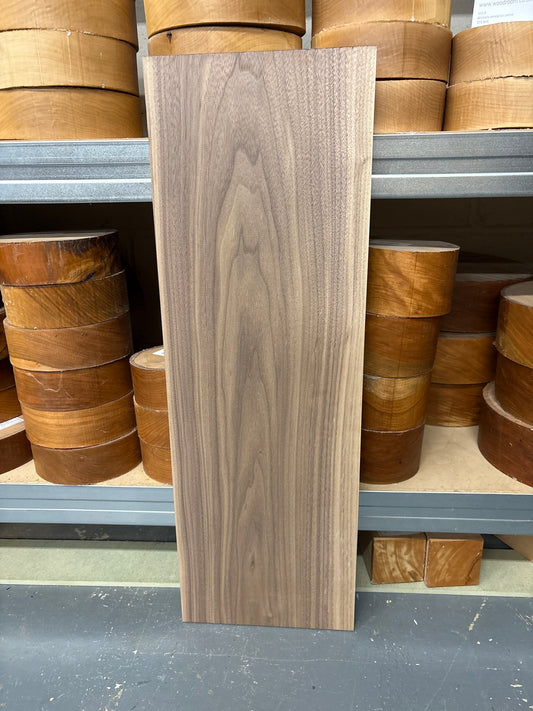Am Walnut ABW17 — 695 × 232 × 22mm