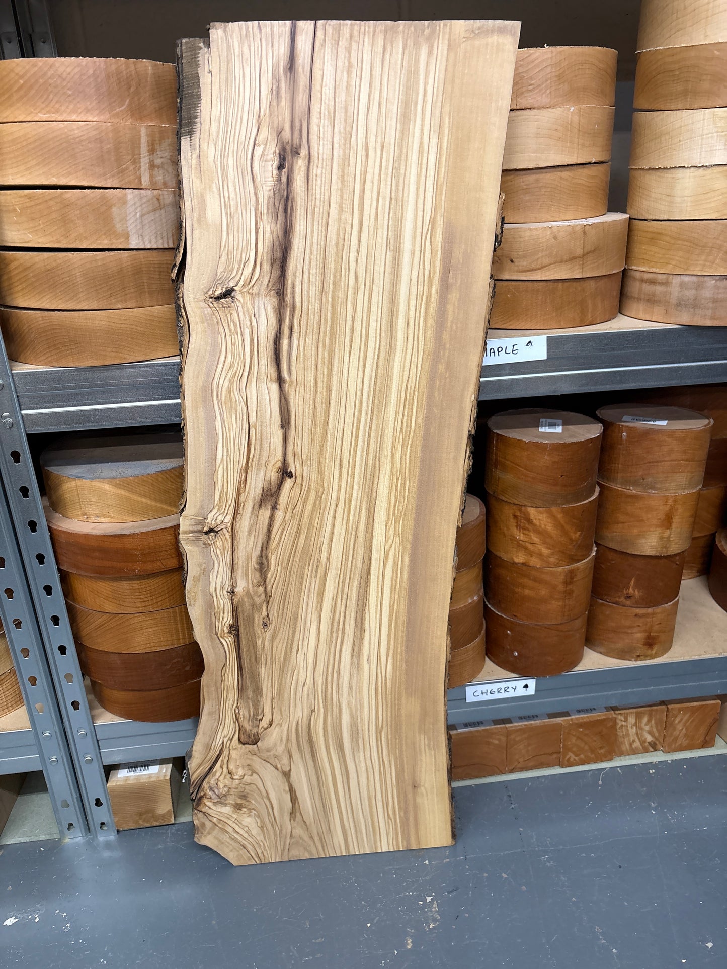 Olive Wood OW01 — 910x300x20mm