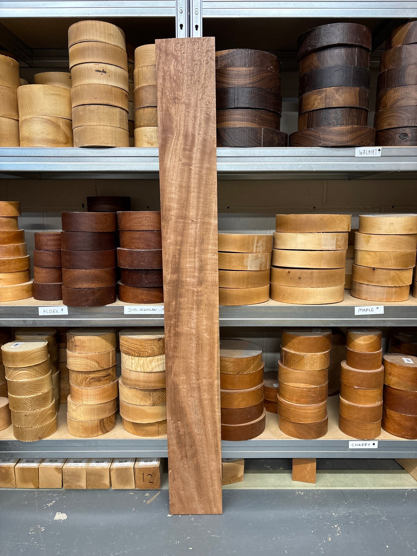 Sapele SAP05 — 1370x160x22mm Planed Faces
