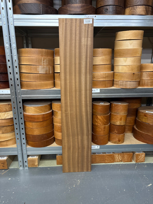 African Walnut AFW02 — 1055x215x24mm