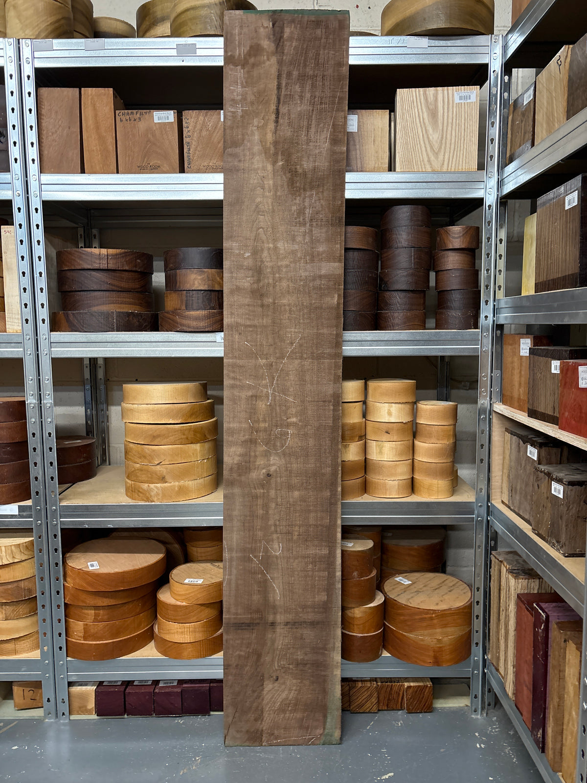 Am Walnut ABWS09 — 1850 × 300 × 26mm Sawn
