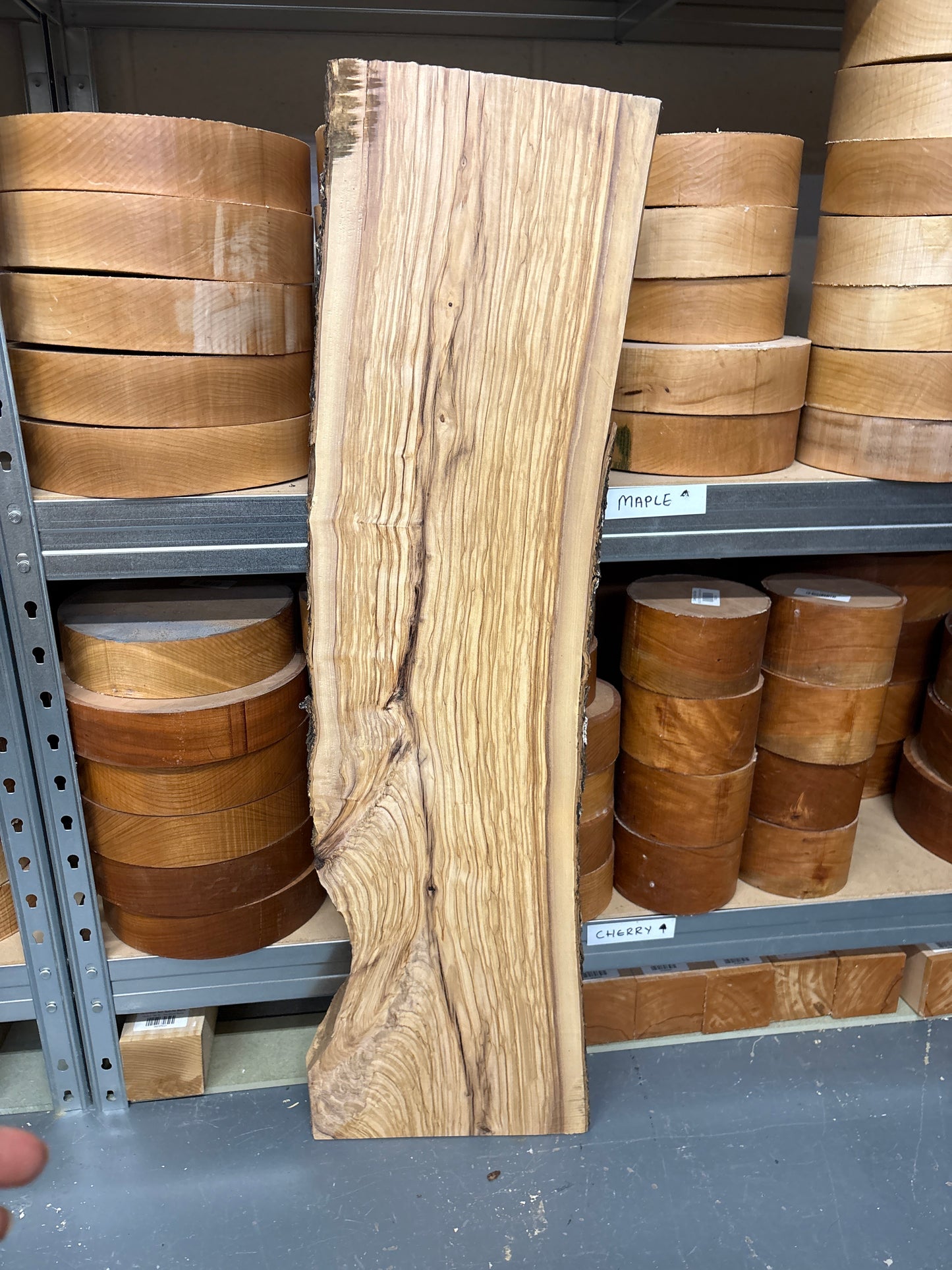 Olive Wood OW02 — 910x230x20mm