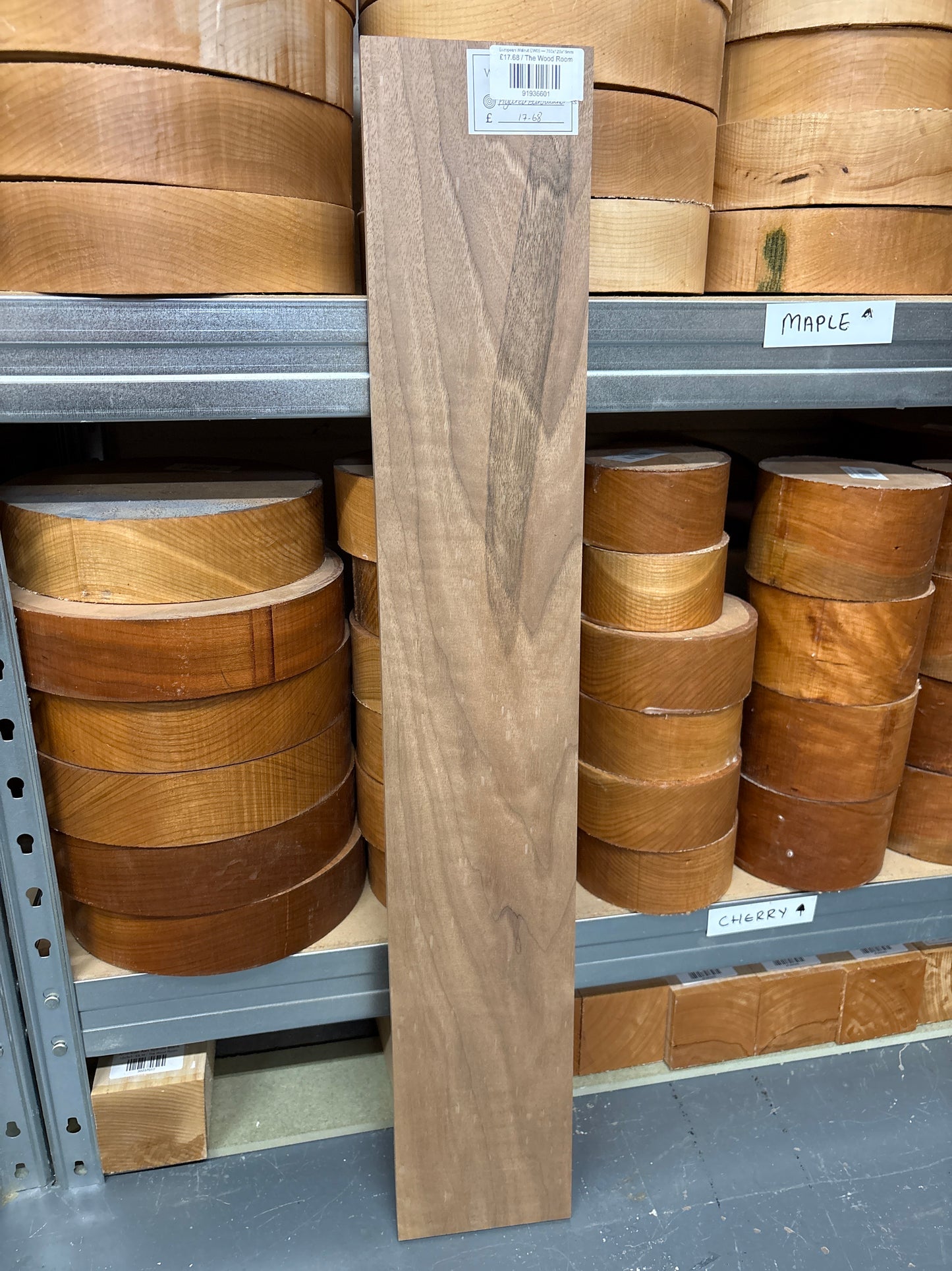 European Walnut EW05 — 750x120x18mm