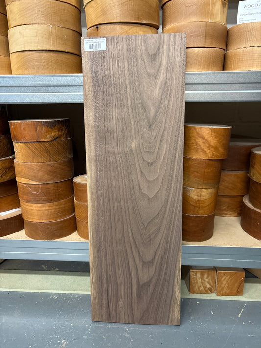 Am Walnut ABW15 — 700 × 230 × 22mm