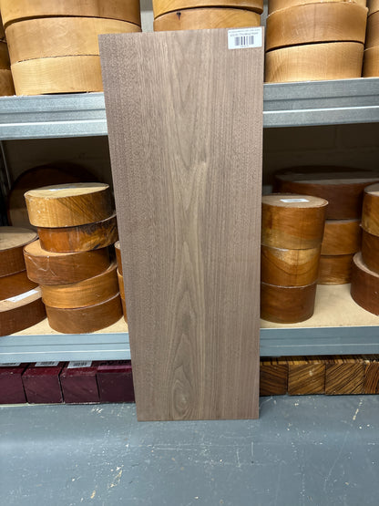 Am Walnut ABW19 — 695 × 244 × 22mm