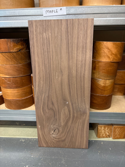 Am Walnut ABW16 — 575 × 243 × 21mm