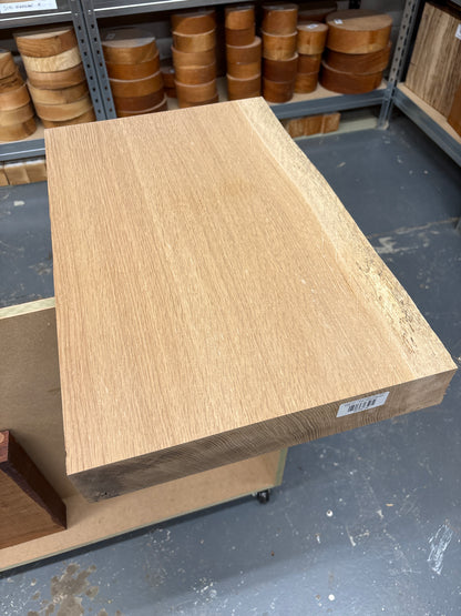 European Oak Chopping Board Blank CBB06 — 555x360avg x72mm Quartersawn (Live Edge)