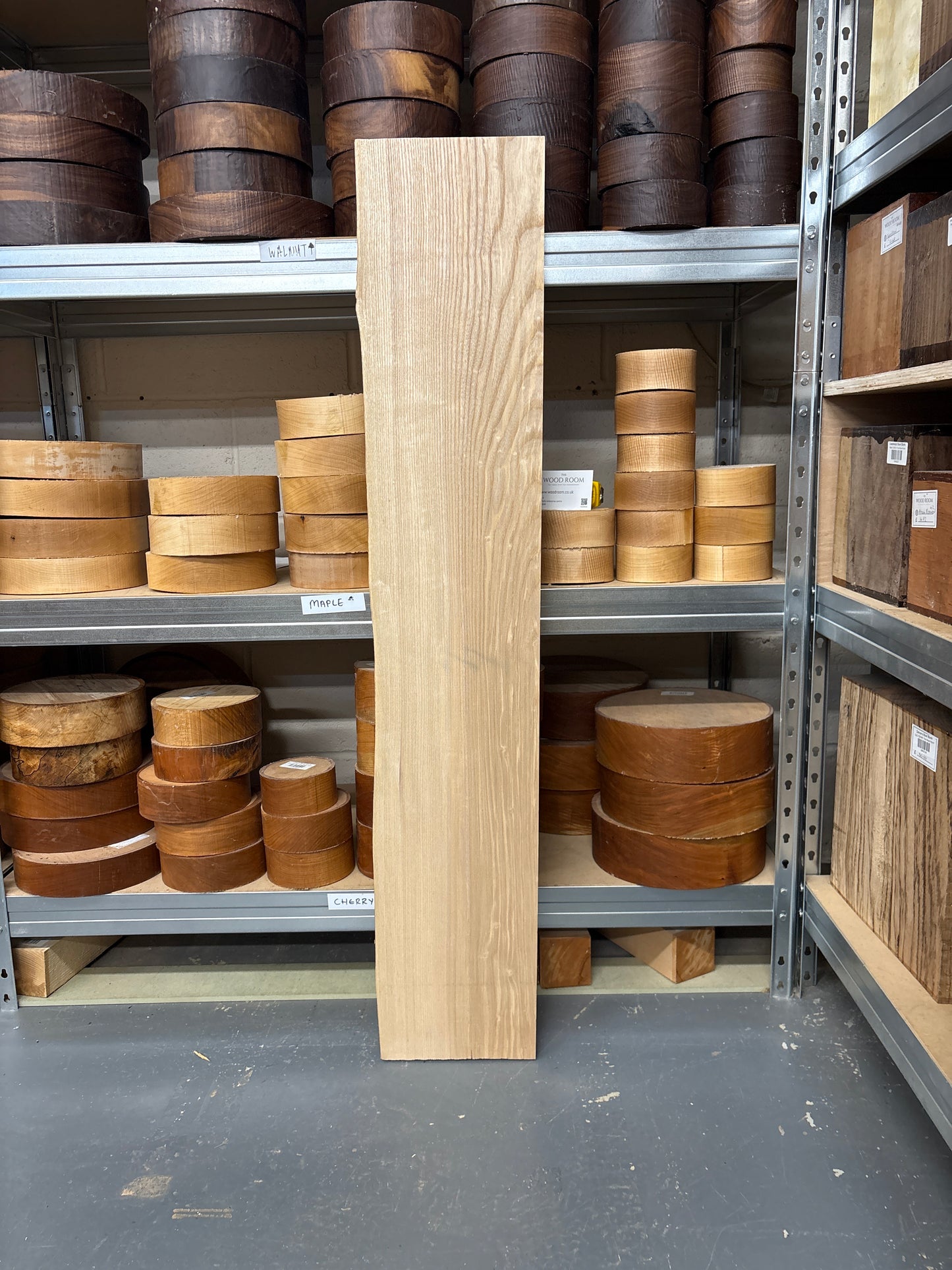 European Ash EASH06 — 1190x200-220x22mm (Live Edge)